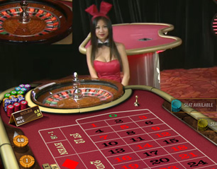Im SpinPalace Casino kann man gegen die Playboy Dealer von Microgaming spielen